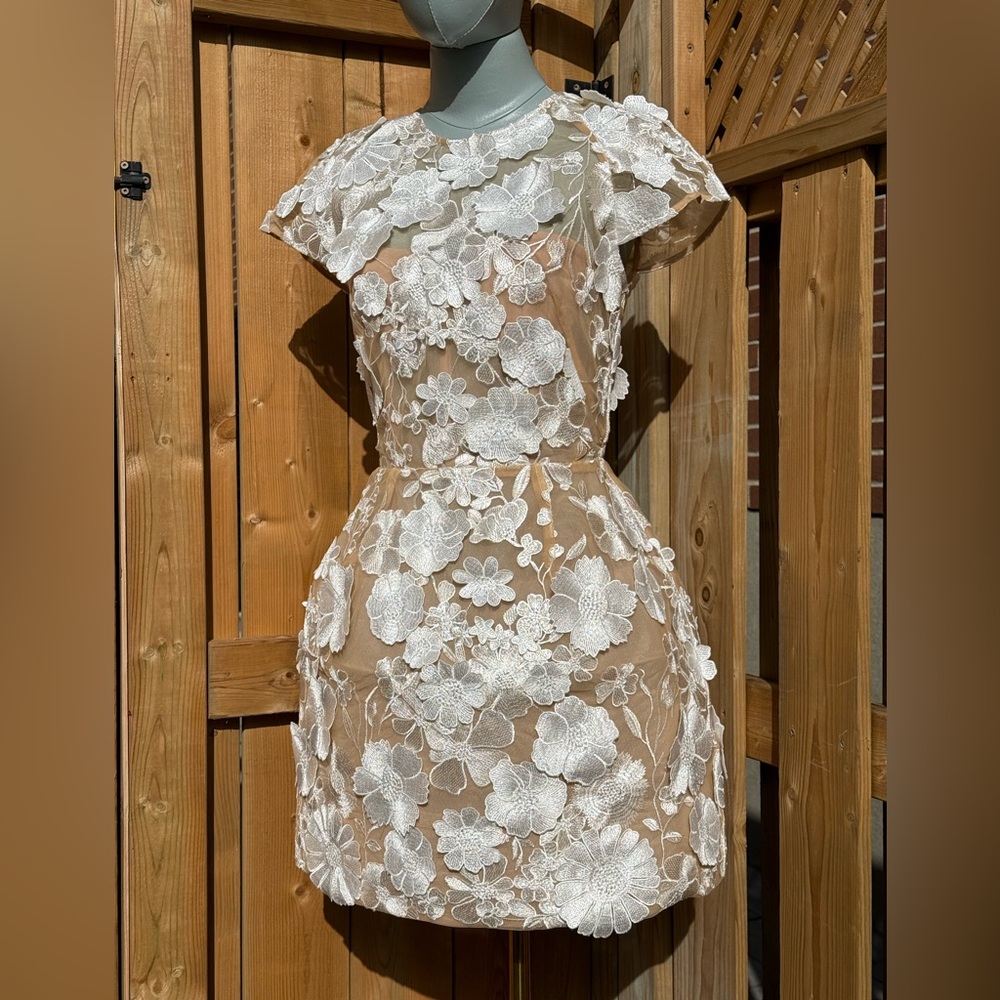 🆕 BRONX & BANCO 🧿 NWOT Jasmine Capsleeve White Floral Mini Dress, Sz S US 4 - Picture 4 of 16